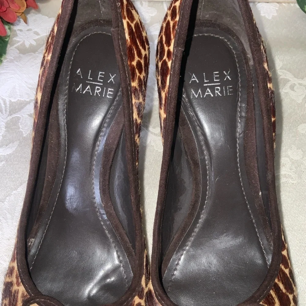 Alex Marie 3” Giraffe Velvet Peep Toe Party Heels Size 6.5 - Picture 10 of 11